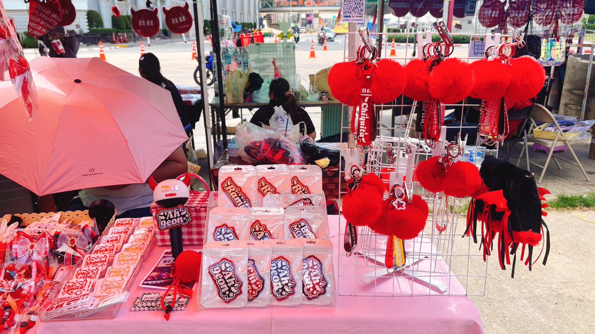 🌈สติ๊กเกอร์โฮโลแกรม #BABYMONSTER 
ขนาดพอดีโลโก้(ติดให้เลยค่า)

💘เนมแท็กสกรีน 2 ด้าน มีทุกเมน
😈ป้ายชื่อโฮโลแกรมกลิตเตอร์

อยู่ตลาด K-POP ตรงข้ามอิมแพคทั้ง 2 วัน
แวะมาเลือกดูกันได้นะคะ 🥰❤️🖤🙏

#BABYMONSTER_IN_Bangkok
#HELLO_MONSTERS_BKK 
#ตลาดนัดเบม่อน #ตลาดนัดbabymonster