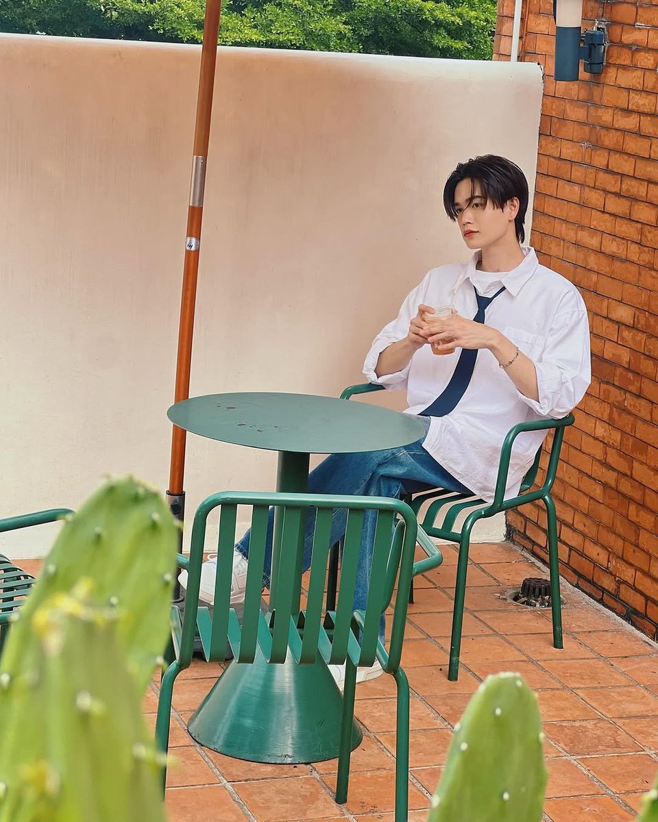 liuy_anfei's tweet photo. QOTTONTALE Cafe Check-in☕️🧡

        Imitative                                                      Original
             👇🏻                                                                  👇🏻

#markjrtn https://t.co/tyYPeYGAEi