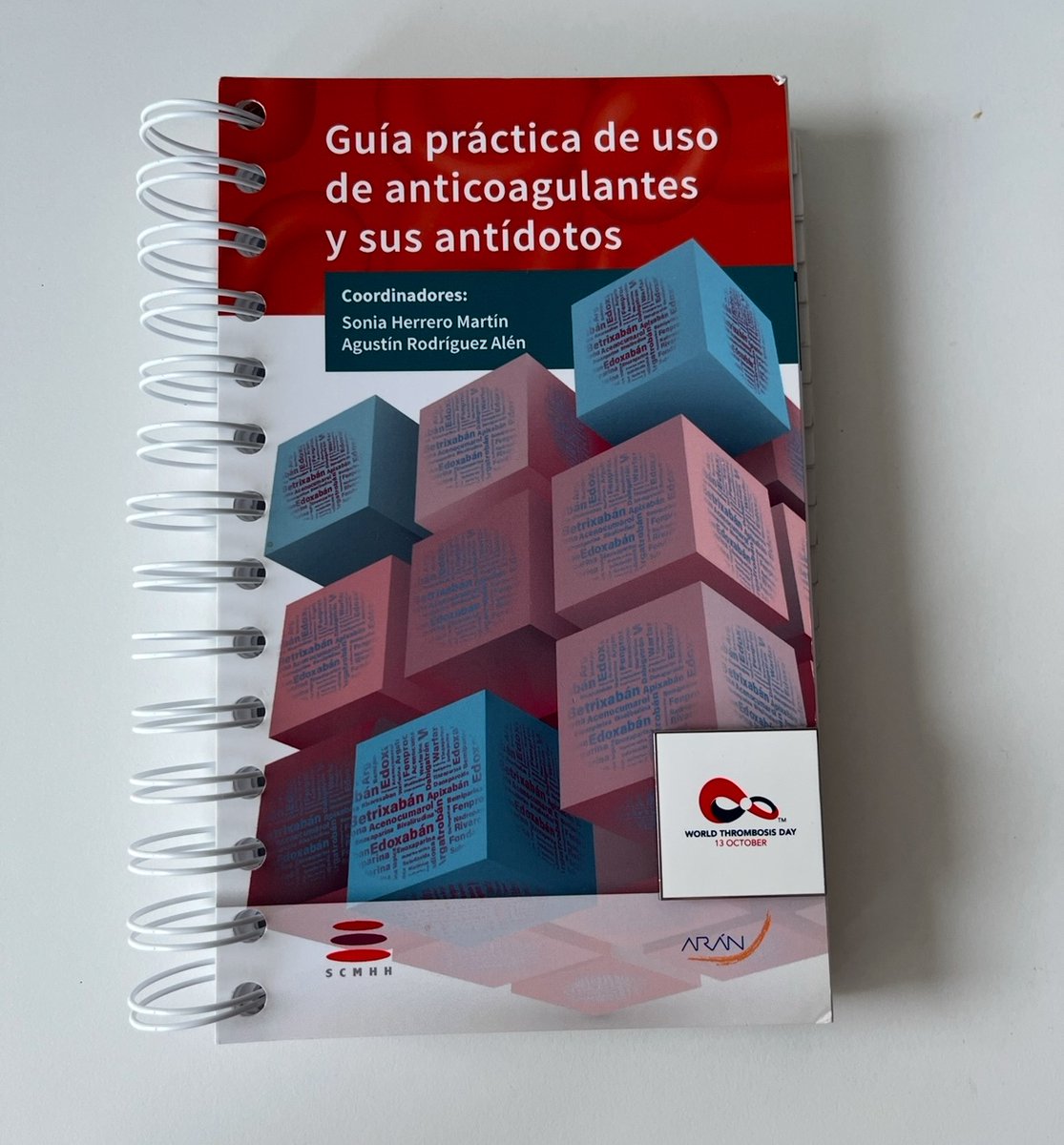 Sonia06317369's tweet photo. Tras nuestra Jornada 🏥en #ETEV, algunos de los asistentes ganaron la #guía práctica de uso de #anticoagulantes y #antídotos, un material de gran ayuda, felicidades!!!
@GRUPOARAN #HUGU @SanidadCLM @scmHematologia @thrombosisday #WTDay25 https://t.co/EmBMQW9oly