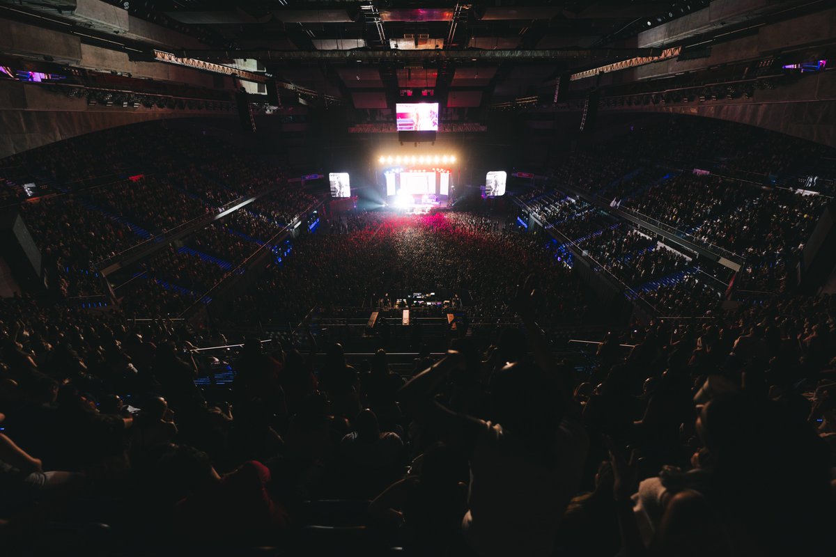 Movistar Arena España tweet media