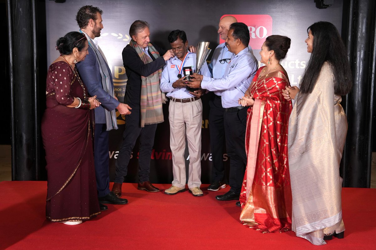 IPIsolution's tweet image. 𝟑𝟎 𝐘𝐞𝐚𝐫𝐬 𝐨𝐟 𝐃𝐞𝐝𝐢𝐜𝐚𝐭𝐢𝐨𝐧 | 𝐂𝐞𝐥𝐞𝐛𝐫𝐚𝐭𝐢𝐧𝐠 𝐀𝐧𝐭𝐨𝐧𝐲
Today, we honour a truly remarkable milestone - Antony, our beloved General Manager, who has devoted an incredible 30 years to IPI. 
.
.
#IPIIndia #30YearsOfService #Leadership #ThankYouAntony #IPI