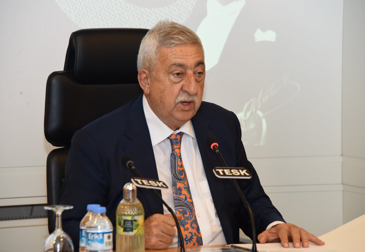 ESNAFA VERİLEN PRİM MÜJDESİ HAYATA GEÇİRİLMELİ
Esnaf ve sanatkârla, sosyal güvenlik çatısı altında bulunan memurlar, işçiler, Bağ-Kur olmak üzere bir norm birliği yapıldı. Burada bir hakkaniyetsizlik var; çalışma sürelerindeki fazlalık, fazla çalışıp daha az maaş alma ile ilgili.