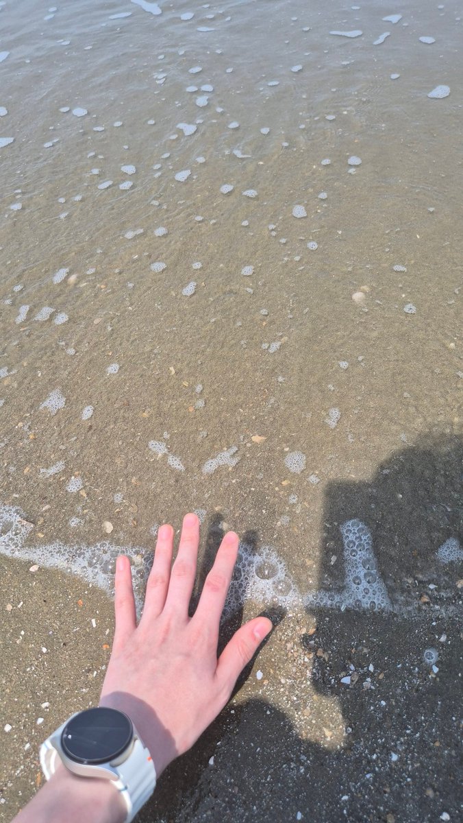 오랜만에 시원한 바다를 보았다
철썩 철썩 파도 소리가 상쾌했어