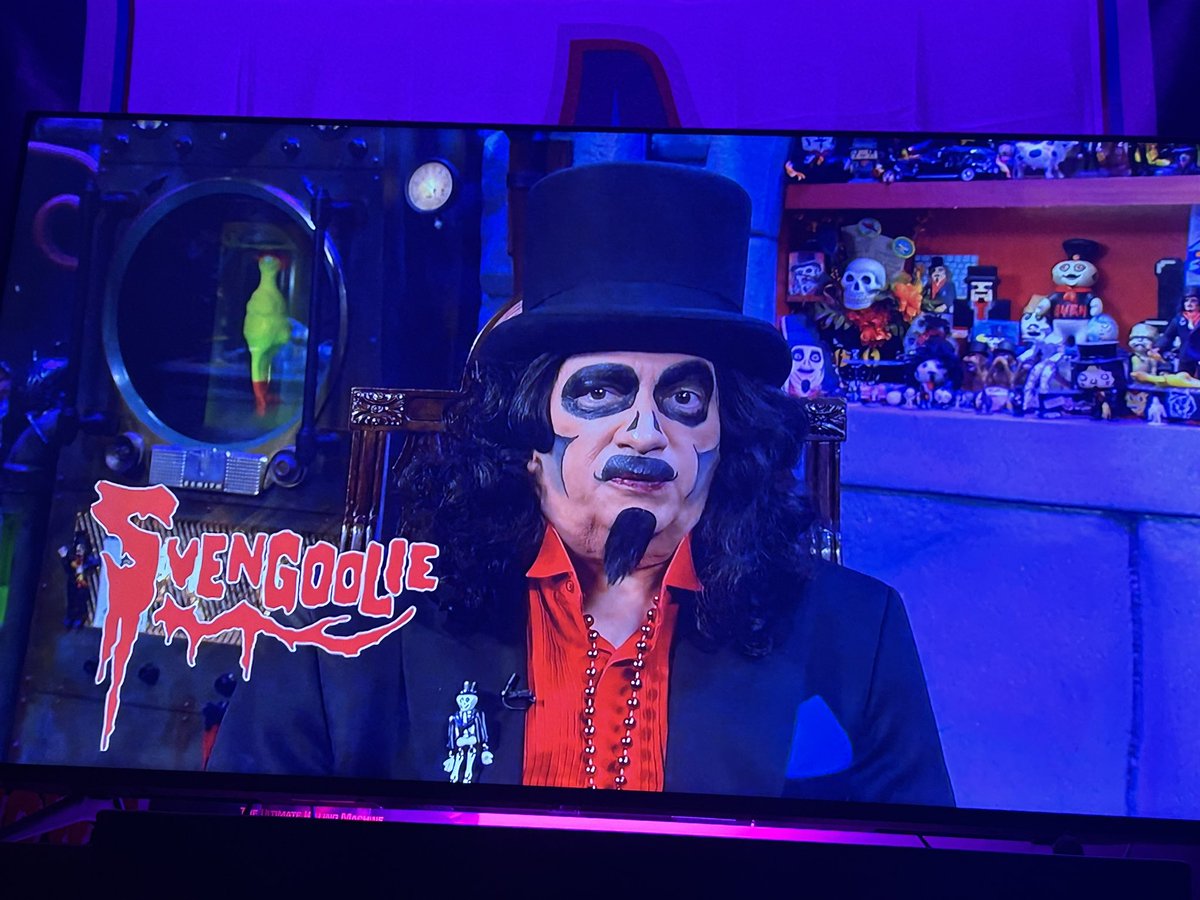 Yay Sven!  #TheLastDriveIn #DarkMatch 
#MutantFam 
#FFBMovieNight 
<a href="/kinky_horror/">Diana “Darcy the Mail Girl” Prince 🤠💌</a> <a href="/therealjoebob/">Joe Bob Briggs</a> <a href="/TheMutantFam/">The Mutant Fam</a>