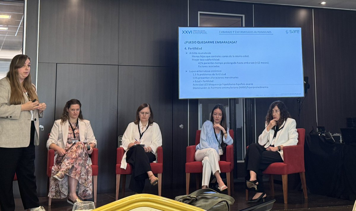 Reumasturias's tweet photo. La Dra. Domínguez ahonda el tema del embarazo en IMIDS #SARE2025
🤰🏻Posible, importante consejo preconcepcional
▪️Fertilidad afectada por inflamación y fármacos gonadotóxicos
🚫iCOX2,NACOs,MTX,MMF,leflunomida
⚠️SAF: manejo estrecho y multidisciplinar 
👀Puerperio https://t.co/ez2wQlQqid