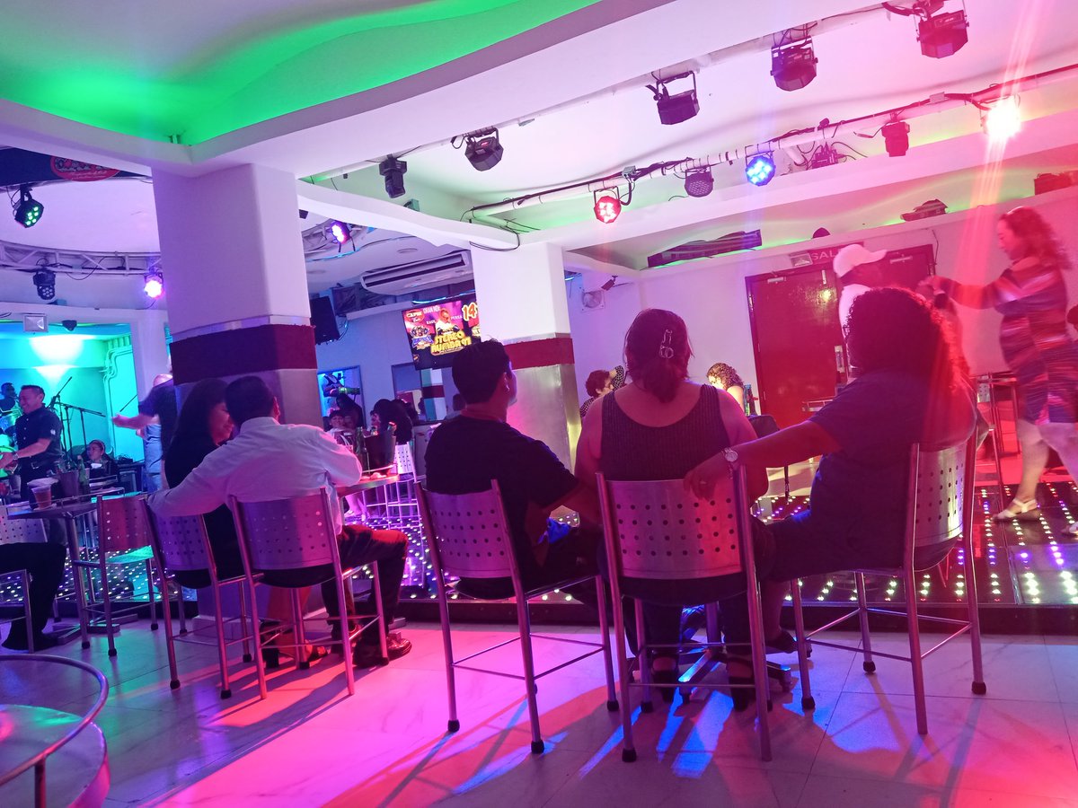 Single4012's tweet image. Quien por el capri???? ++