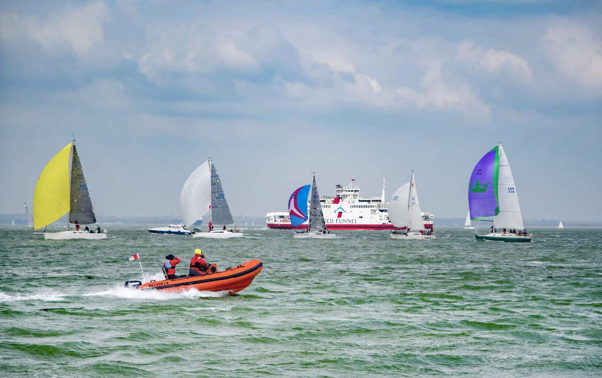 RedFunnelFerry's tweet photo. Best of luck to everyone racing in today's @RoundtheIsland!🌊

If you're travelling with us, keep an eye out for the fleet as our vessels enter and leave Cowes Harbour.⛵

If you take any photos from onboard, don't forget to share them with us on marketing@redfunnel.co.uk! https://t.co/izPc4FTeq8