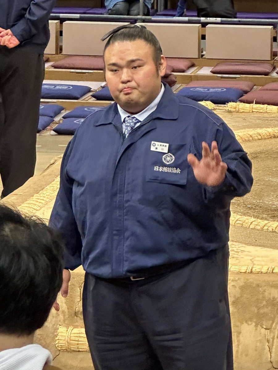 juk79112's tweet photo. 河島英五の 『時代遅れ』が好きだという
安青錦がいて

三波春夫の歌を歌いこなす
風之助がいて

昭和の匂いがする力士を育てたいという
湊川親方がいる...

あの頃の昭和が恋しくなった✨ https://t.co/lQZRkXCQBq