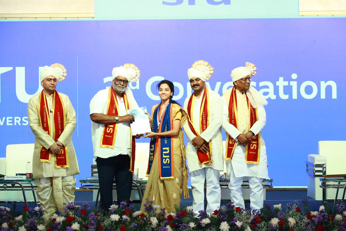 sr_university's tweet photo. Honoring Excellence at SR University’s 3rd Convocation!
Inspiring moment, our top-performing students were awarded prestigious gold medals for their exceptional academic achievements.
#SRU #SRUniversity #SRUConvocation #GoldMedalists #AcademicExcellence #ProudMoment #Student https://t.co/Fs33fZrFwo