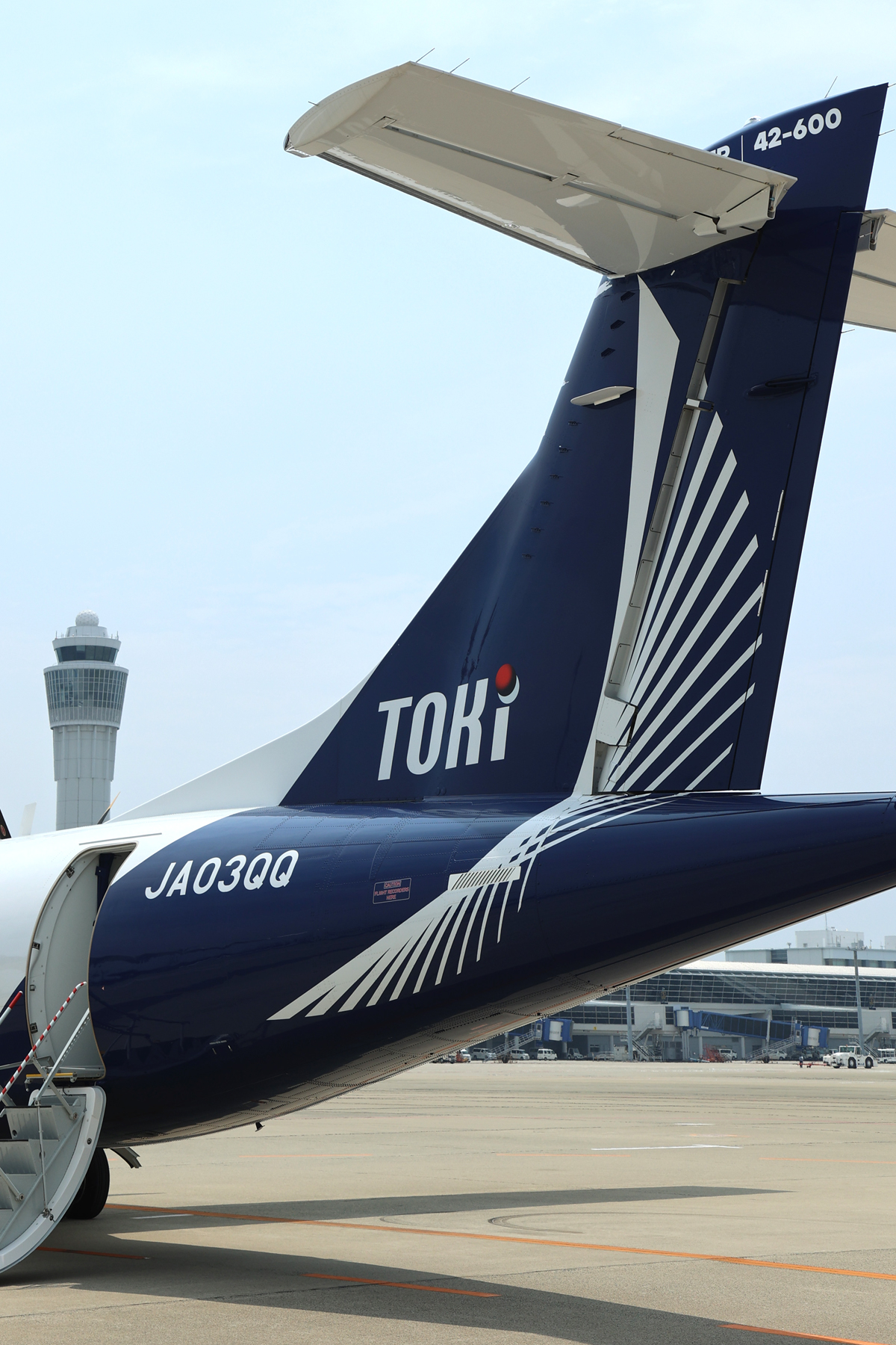 空港にて mqdefault.jpg