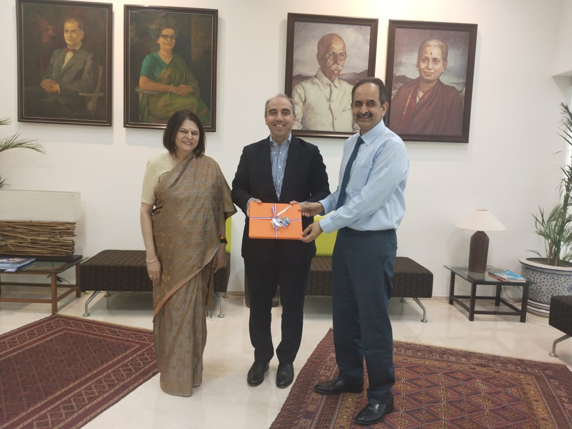 NL Consulate Mumbai (@nlinmumbai) on Twitter photo Consul General Nabil Taouati had an insightful meeting with Sanjay Kirloskar <a href="/KBLPumps/">Kirloskar Brothers Limited</a> to know about their presence in the #Netherlands and to learn about their global footprint, driving innovation in world-class pump manufacturing & fluid management solutions.
#Investinholland Consul General Nabil Taouati had an insightful meeting with Sanjay Kirloskar <a href="/KBLPumps/">Kirloskar Brothers Limited</a> to know about their presence in the #Netherlands and to learn about their global footprint, driving innovation in world-class pump manufacturing & fluid management solutions.
#Investinholland