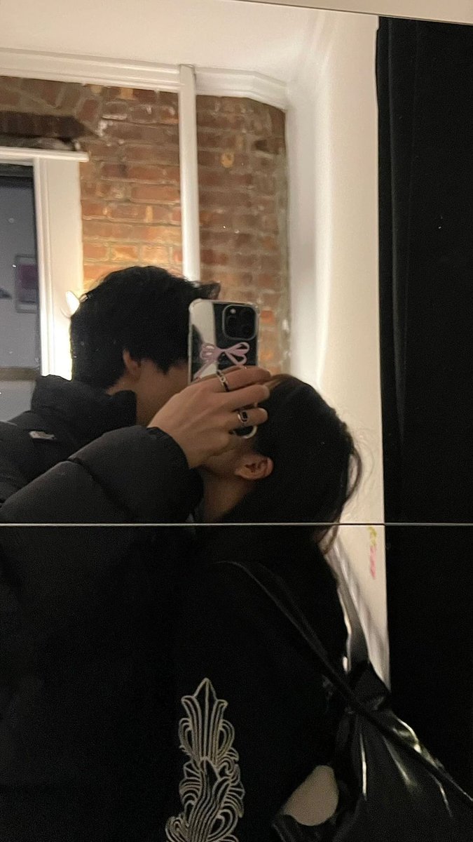 kamu punya mas, kamu kesayangannya mas, meskipun kamu ngeselin tiap hari, tetep aja kamu punya mas. sekali lagi, kamu punya mas.