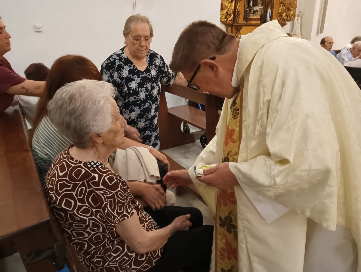 Obra Pía Santísima Trinidad (@opstcordoba) on Twitter photo Sacramento de la unción, en la residencia de San Juan de la Cruz: es un regalo de Dios que ayuda a sanar y purificar el espíritu de quien lo recibe.
<a href="/jjjgueto/">José J Jiménez Güeto</a> <a href="/ObispoJesusFG/">Jesús Fernández González</a> <a href="/sd_trinidad/">Sección Deportiva La Trinidad</a> <a href="/frater_provi/">Fraternidad Stmo Cristo Providencia</a> <a href="/santafazcordoba/">Hermandad de la Santa Faz</a> <a href="/elperdoncordoba/">Hdad El Perdón</a> <a href="/Hdad_Via_Crucis/">Hermandad Vía Crucis</a> <a href="/LaresAndalucia/">Lares Andalucía</a> Sacramento de la unción, en la residencia de San Juan de la Cruz: es un regalo de Dios que ayuda a sanar y purificar el espíritu de quien lo recibe.
<a href="/jjjgueto/">José J Jiménez Güeto</a> <a href="/ObispoJesusFG/">Jesús Fernández González</a> <a href="/sd_trinidad/">Sección Deportiva La Trinidad</a> <a href="/frater_provi/">Fraternidad Stmo Cristo Providencia</a> <a href="/santafazcordoba/">Hermandad de la Santa Faz</a> <a href="/elperdoncordoba/">Hdad El Perdón</a> <a href="/Hdad_Via_Crucis/">Hermandad Vía Crucis</a> <a href="/LaresAndalucia/">Lares Andalucía</a>