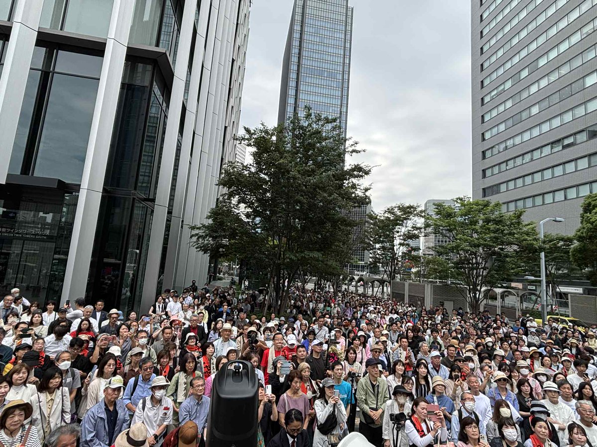 見てください、このとてつもない人の数を‼️本日、大阪での街頭演説は約1000人もの方が来てくれました。橋下徹氏と維新への反発はあるでしょうが、それ以上に日本誠真会が昇り龍の勢いなのです。売国奴政治家を一掃し、国益を守り、日本の病を治す‼️我々は絶対に諦めない‼️。#日本誠真会は噓をつかない