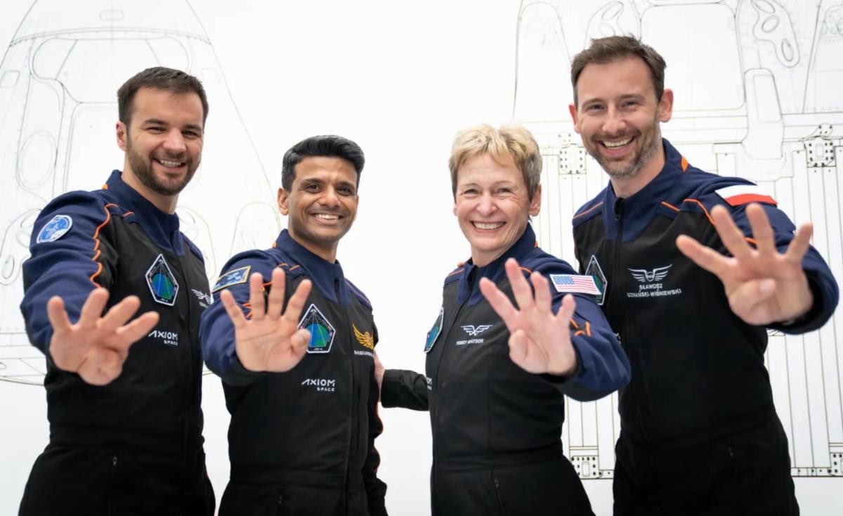 🇺🇸 🇮🇳 🚀 Axiom Mission 4: Indian Astronaut Ready to Make History!

Get ready for liftoff! <a href="/NASA/">NASA</a>, Axiom Space, and <a href="/SpaceX/">SpaceX</a> are gearing up for Axiom Mission 4, launching June 10 at 8:22 a.m. EDT. This epic private astronaut mission is headed to the International Space Station, and