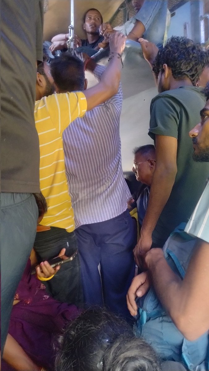 kartik09sharma_'s tweet image. Sleeper class in Indian Railways. I have a confirmed ticket, but there's no space to sit due to unreserved passengers crowding the coach. What’s the point of reservation then? @RailMinIndia @AshwiniVaishnaw please look into this."
#IndianRailways #TrainIssues