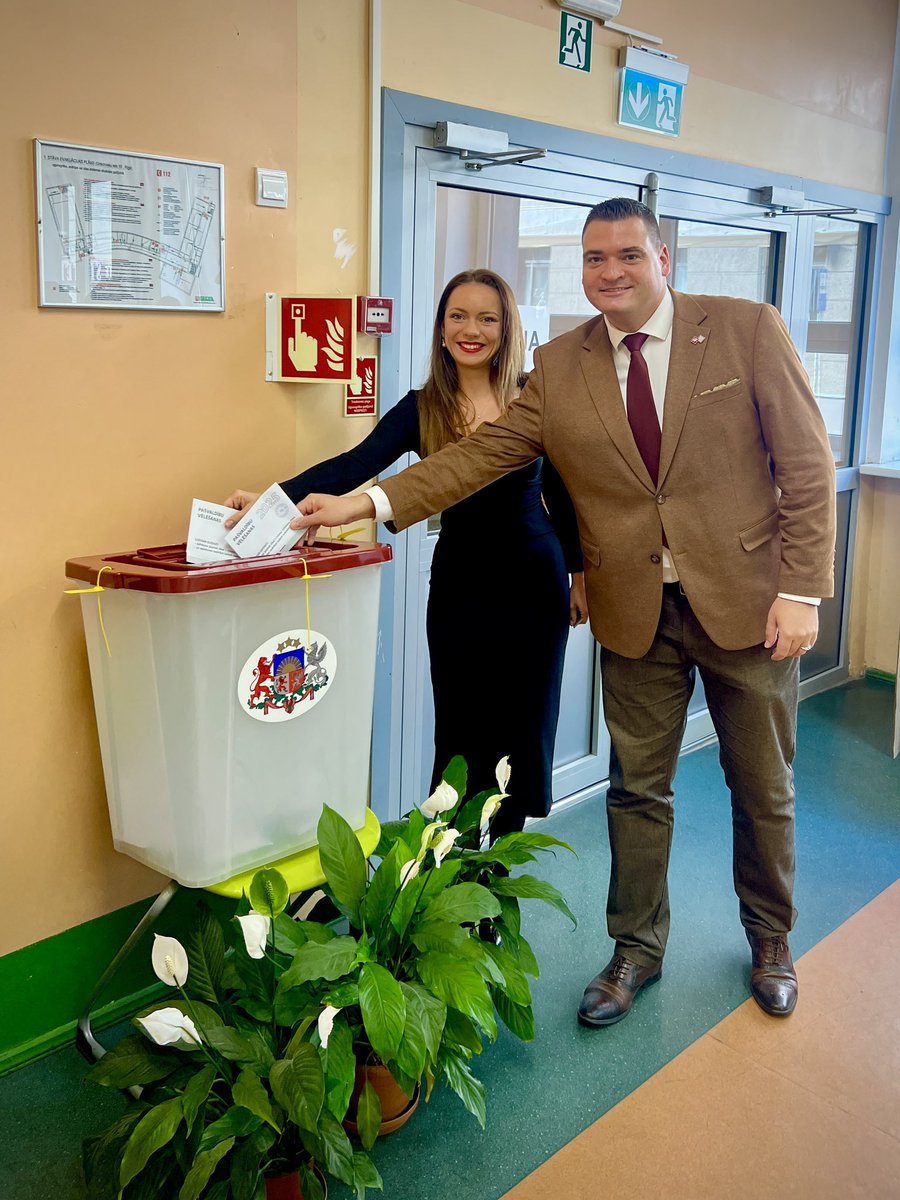 🇱🇻 Šorīt nobalsojām par latvisku Rīgu ar jaunu enerģiju, par vienīgo drošo izvēli, par Nacionālo apvienību <a href="/VL_TBLNNK/">Nacionālā apvienība</a>! 🗝️
📍 Rīgas Valsts 3. ģimnāzija
<a href="/MarijaLuize/">Marija Luīze Ratniece</a>