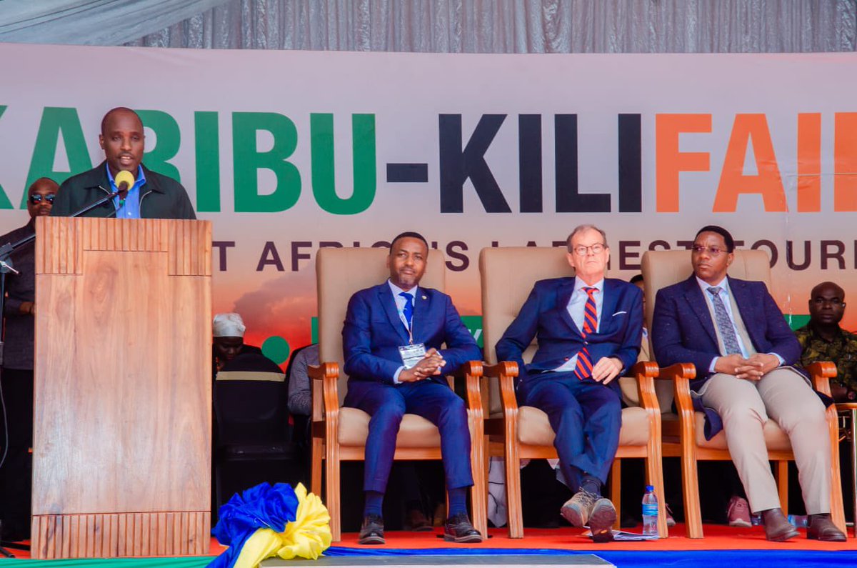 jumuiya's tweet photo. 𝐄𝐀𝐂 𝐏𝐫𝐨𝐦𝐨𝐭𝐞𝐬 𝐭𝐡𝐞 𝐑𝐞𝐠𝐢𝐨𝐧 𝐚𝐬 𝐚 𝐒𝐢𝐧𝐠𝐥𝐞 𝐓𝐨𝐮𝐫𝐢𝐬𝐦 𝐃𝐞𝐬𝐭𝐢𝐧𝐚𝐭𝐢𝐨𝐧 𝐚𝐭 𝐭𝐡𝐞 𝐊𝐀𝐑𝐈𝐁𝐔-𝐊𝐈𝐋𝐈𝐅𝐀𝐈𝐑 𝟐𝟎𝟐𝟓 𝐄𝐱𝐩𝐨
 
☘️The 2025 Edition of Karibu-Kilifair, East Africa’s Largest Tourism Expo is currently underway, bringing together over 500 exhibitors from more than 15 countries, 1000 international buyers and trade visitors, media and industry leaders. 
 
The three-day event at the Magereza Grounds in Arusha, Tanzania is an important platform for the EAC in advancing its efforts to promote the region as a single tourism destination through the "𝑽𝒊𝒔𝒊𝒕 𝑬𝒂𝒔𝒕 𝑨𝒇𝒓𝒊𝒄𝒂 – 𝑭𝒆𝒆𝒍 𝒕𝒉𝒆 𝑽𝒊𝒃𝒆 𝒃𝒓𝒂𝒏𝒅."

 The brand is a strategic initiative that aims to bring together the EAC Partner States tourism stakeholders including, tourism boards, tour operators, hoteliers and service providers to foster cross-border partnerships and co-branding opportunities and embrace multi-destination offerings as an emerging and growing trend in the global travel industry. 

This approach will increase visibility, enhance the regions competitiveness and foster sustainable development and investment.
 
The Visit East Africa - Feel the Vibe brand is strengthened by various initiatives implemented under GIZ - LIFTED, a project co-financed by the European Union (EU) and the German Federal Ministry for Economic Cooperation and Development (BMZ) in partnership with EAC.

@eacgiz @KiliFairMoshi @SGNduva @EA_Bunge @EACJCourt