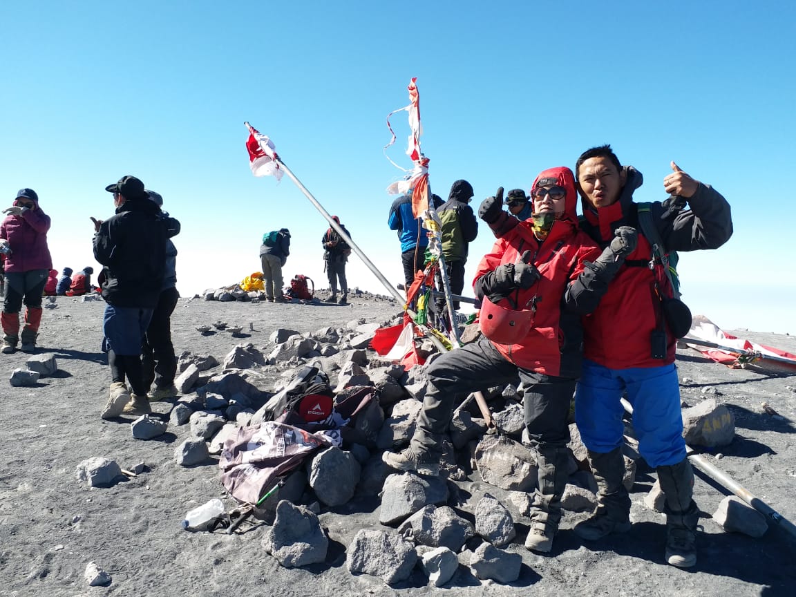 Ellie Maria tweet media