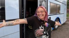 TOPXNews's tweet image. 🚍📚 Meet Lyndzi Hargrave, who turned a double-decker bus into a cozy library home! After purchasing it on eBay, she spent over a year transforming this unique space. A living testament to creativity and sustainability! 🏡✨ #BusHome #CreativeLiving #LibraryOnWheels #Sustainabl…