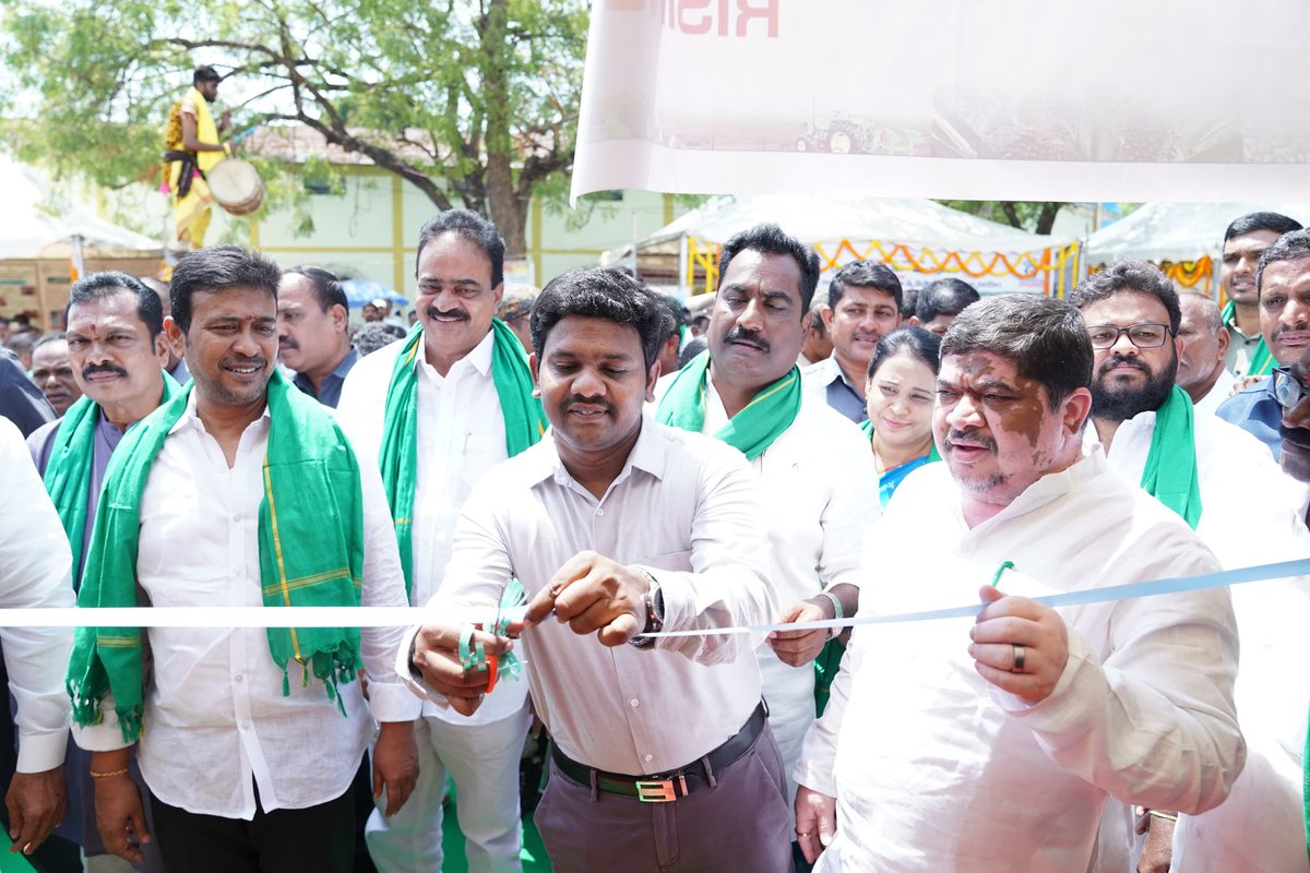Hon’ble Agri Minister Sri Tummala Nageswara Rao Garu &amp; Hon’ble Transport &amp; BC Welfare Minister Sri Ponnam Prabhakar Garu, along with Directors of Agri &amp; Horticulture and other dignitaries, attended *Rythu Panduga* inaugural at Husnabad on 6th June 2025. #RythuPanduga #Telangana
