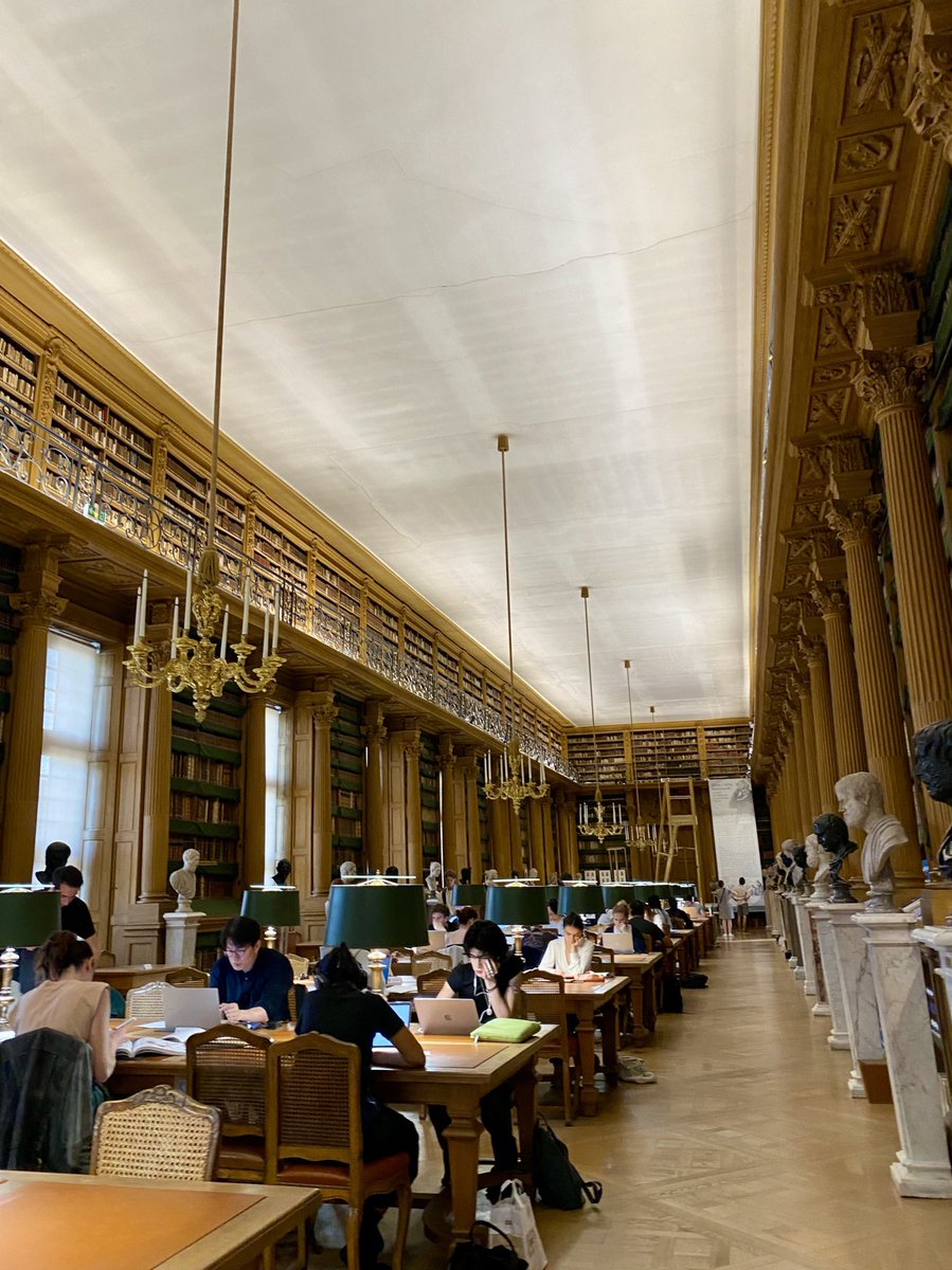 Guillaume Giraudon (@guiguiii94) on Twitter photo Nouvelle visite de la <a href="/BibMazarine/">BibliothèqueMazarine</a>, la plus ancienne bibliothèque publique de France !
Louis Le Vau dessine les plans du Collège des Quatre-Nations à partir de 1662, l’institution ouvre en 1668 et la bibliothèque finalement en 1689. Nouvelle visite de la <a href="/BibMazarine/">BibliothèqueMazarine</a>, la plus ancienne bibliothèque publique de France !
Louis Le Vau dessine les plans du Collège des Quatre-Nations à partir de 1662, l’institution ouvre en 1668 et la bibliothèque finalement en 1689.
