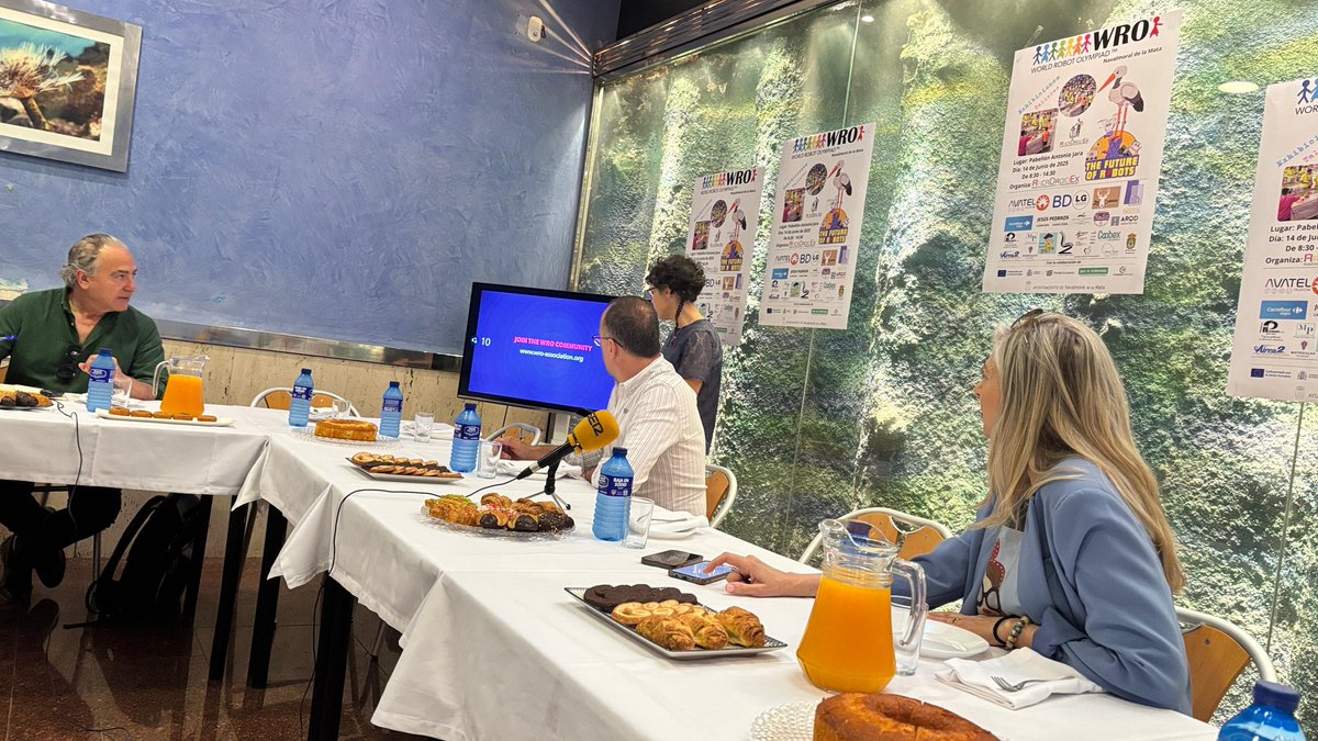 Esta semana presentamos junto al alcalde de Navalmoral de la Mata, Enrique Hueso Retamosa y concejala de cultura Cristina Marcos Sarró, la competición de robótica educativa <a href="/wrobotoes/">WRO Spain</a>, que se celebrará la mañana del 14 de junio.
Gracias Ayto Navalmoral 

#NavalmoralDeLaMata #WRO