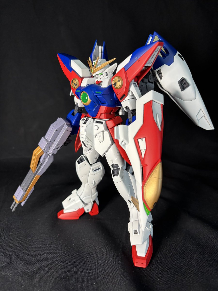 TRANSAMMODE2's tweet photo. 旧1/100  ウイングガンダムゼロ

全身の謎モールドを全部埋めて設定通りにしました。

各関節のタイミングを調整して、
肘とウイングの付け根にボールデンアームアームズを使って稼働範囲を拡げてます。

未だにMGが出ないので、旧キットの改造です。

＃ガンプラ
#ガンダムウイング 
#ガンダムW https://t.co/OQSruWCTlL