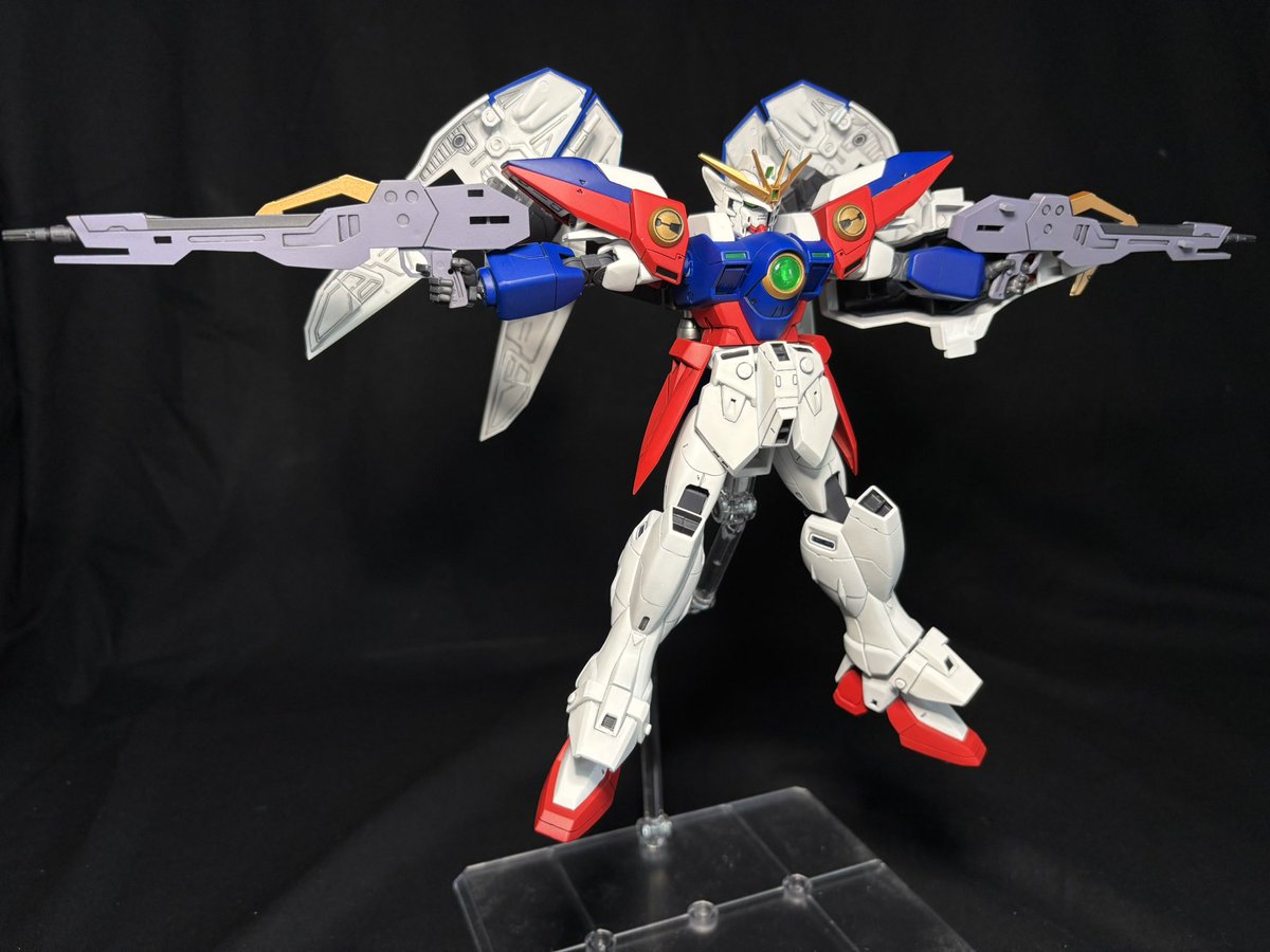 TRANSAMMODE2's tweet photo. 旧1/100  ウイングガンダムゼロ

全身の謎モールドを全部埋めて設定通りにしました。

各関節のタイミングを調整して、
肘とウイングの付け根にボールデンアームアームズを使って稼働範囲を拡げてます。

未だにMGが出ないので、旧キットの改造です。

＃ガンプラ
#ガンダムウイング 
#ガンダムW https://t.co/OQSruWCTlL