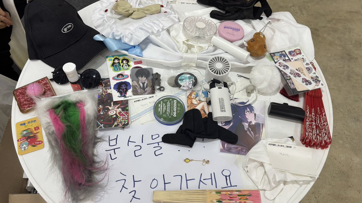 comicw's tweet photo. #RT 6코 토요일 #분실물

코믹월드 321 청주, 행사 현장 분실물 안내

분실하신 물품이 있다면
✅[본부석 옆 분실물 테이블]에서
본인 확인 후 수령해 주세요

#코믹월드 #cw321 #6서코청주 #서코 #6코 #서코분실물 #서코_분실물 https://t.co/eBMEFGIK8l