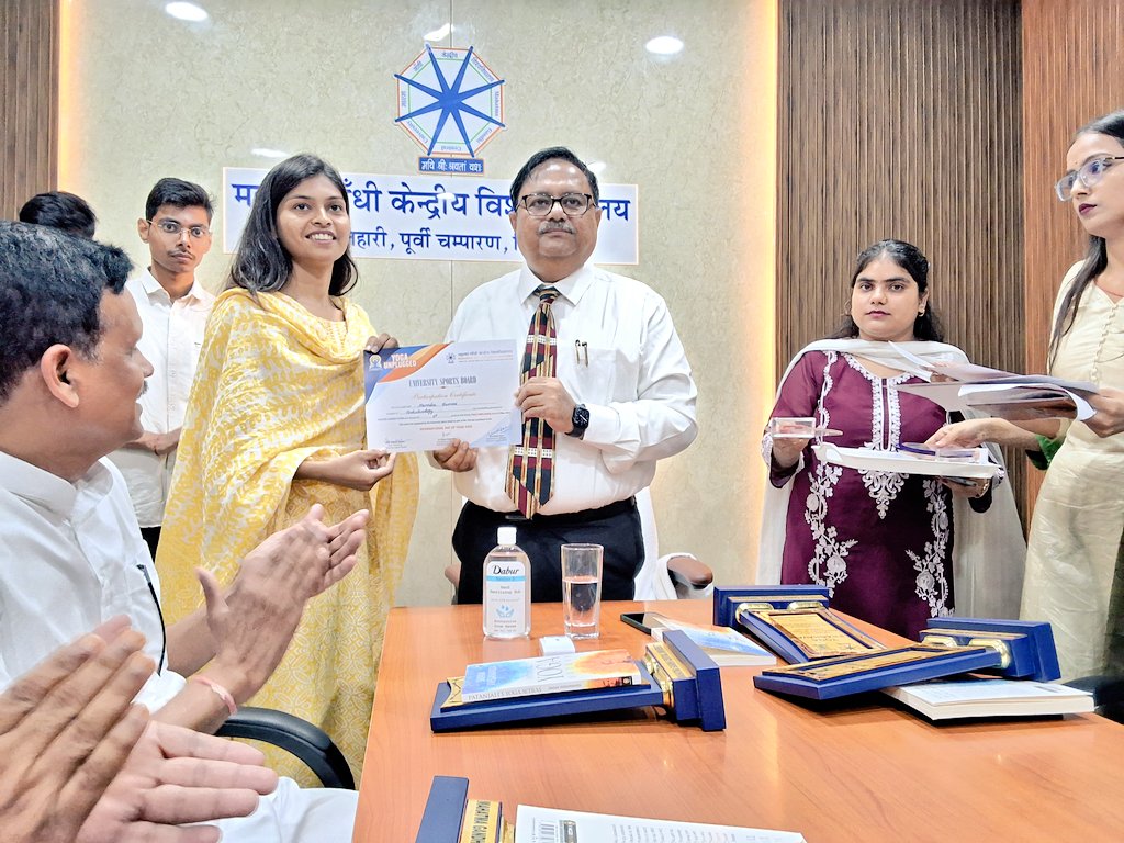 Mahatma Gandhi Central University (@mgcubihar) on Twitter photo Yoga Unplugged 2025” concludes successfully at #MGCU
From 6th–8th May, Sports Board organised 3-day yoga awareness event under the vision of <a href="/ministryofayush/">Ayush</a> 
The grand finale featured a distinguished lecture on “Yoga Prabhav” and a vibrant prize distribution ceremony! Yoga Unplugged 2025” concludes successfully at #MGCU
From 6th–8th May, Sports Board organised 3-day yoga awareness event under the vision of <a href="/ministryofayush/">Ayush</a> 
The grand finale featured a distinguished lecture on “Yoga Prabhav” and a vibrant prize distribution ceremony!