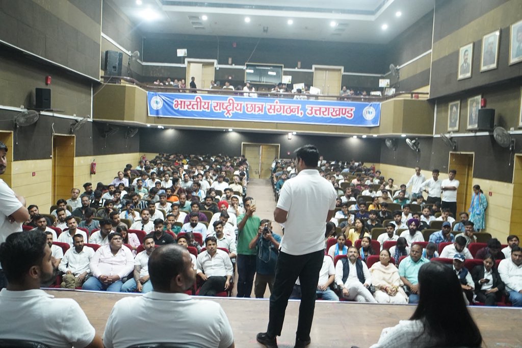 ManyaNsui's tweet photo. NSUI’s #HumBadlenge is more than a campaign — it’s a youth movement for justice!
National President @varunchoudhary ji kickstarted it in Uttarakhand, raising demands for scholarships, social justice, scrapping NEP &amp; revival of student polls
📞08045682723
🖱https://t.co/WPK8z2zkZP https://t.co/obHh3aXF8i