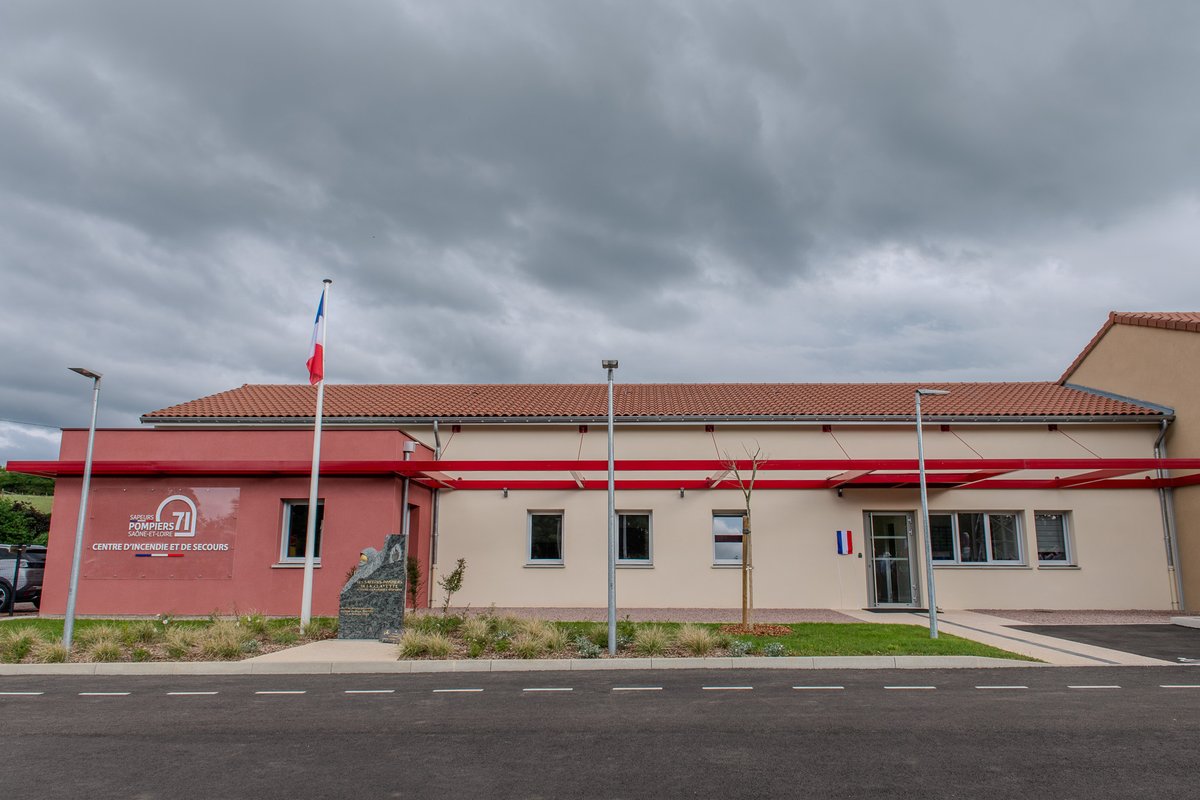 Sapeurs-pompiers de Saône-et-Loire (@sdis71) on Twitter photo #INAUGURATION|nouveau centre d'#incendie & de #secours de La Clayette.
Une construction nouvelle qui s'adapte aux besoins actuels des sapeurs-pompiers & place le <a href="/SDIS71/">Sapeurs-pompiers de Saône-et-Loire</a> sur une trajectoire de performance.
📸<a href="/NicolasTitre/">Titre Nicolas</a> #INAUGURATION|nouveau centre d'#incendie & de #secours de La Clayette.
Une construction nouvelle qui s'adapte aux besoins actuels des sapeurs-pompiers & place le <a href="/SDIS71/">Sapeurs-pompiers de Saône-et-Loire</a> sur une trajectoire de performance.
📸<a href="/NicolasTitre/">Titre Nicolas</a>