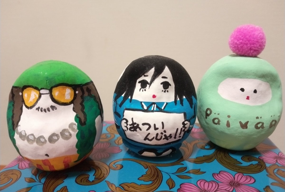 oma_chan's tweet photo. はとだるまがいまの気持ちを伝えてくれてる。とりあえず扇風機をまわす。 https://t.co/xJfmnHv3LM