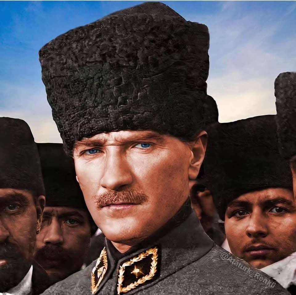 Adımız;            "TÜRK"

Milletin adı ;   "TÜRK"
 
Yurdumuz ;      "TÜRKİYE"

Atamız.       ;      "ATATÜRK"

#NEMUTLUTÜRKÜMDİYENE