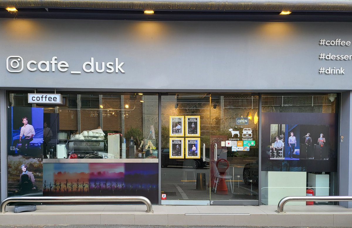 📷𝙽𝙰𝚃𝙸𝙾𝙽𝙰𝙻 𝙴𝚄𝙽𝙶𝚁𝙰𝙿𝙷𝙸𝙲

 𝑓𝑎𝑖𝑡ℎ𝑓𝑢𝑙 ; 미쁘다
❝거기 서 봐요. 이제 날 봐요.
좋아요. 네, 좋아요.❞
-
🌽카페 곳곳에 준비된 포토존에서
은버트의 시간을 함께 느껴보세요☕️