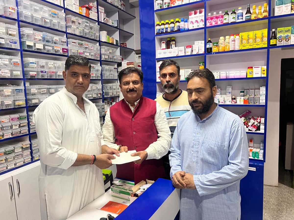 Pardeep_Poonch's tweet photo. #OperationSindooor
Today Ajay Dabur  Dabur Ji resident of ward No 7 donate 50 thousand rupees to my team.We are very  greatful to Ajay Dabur Ji for such a great efforts.
@narendramodi @AmitShah @rajnathsingh @PMOIndia @HMOIndia @BJP4India @JPNadda @tarunchughbjp @Sunil_SharmaBJP https://t.co/7UPZs6zc1X