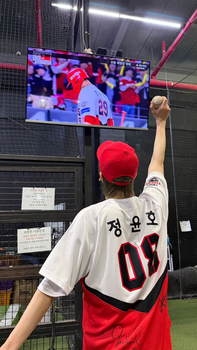 hrlyunho's tweet photo. YUNHO WITH KIA TIGERS
#VictoryFairyYunho
#오늘도_승요_가자하튜
#윤호 #ATEEZ #에이티즈 https://t.co/ecSjOUE6aS