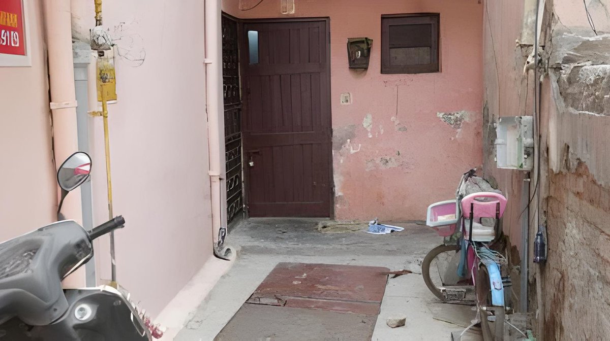 Flat No. 409, LIG Colony, Dilshad Garden. A foul smell lingers. Newspapers from the last two days lie untouched outside. Police called.

Inside, the small, dimly lit front room, visible through a hole in the door, has only an old black five-seater sofa. Three cushions lie
