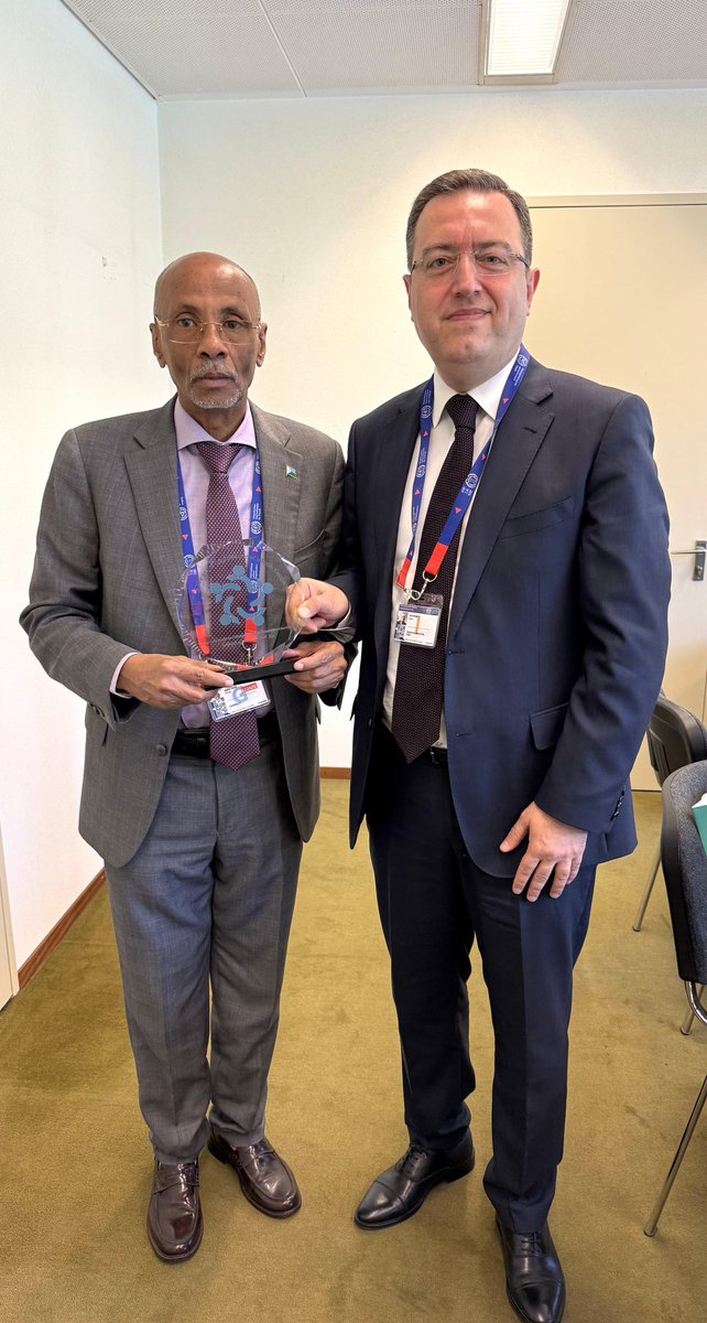 On the sidelines of #ILC113, OIC Labour Centre and Djibouti’s Ministry of Labour discussed worker registration, OSH standards, and skills exchange to boost labour markets and promote inclusive growth. 
#Labour #OIC #DecentWork
