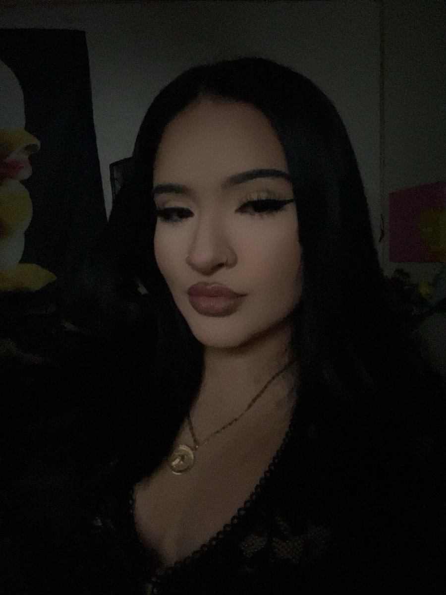 live on twitch rn &lt;33 

m.twitch.tv/luvrainyy