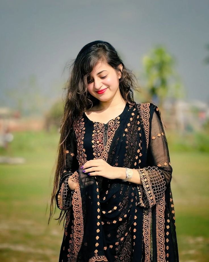 1000dineshshar1's tweet photo. @Munaf_Ali @dineshmahajan4 @SyedAsg40342647 @DrNaveedAhamed1 #Chaand se rukhsaar pe lahra ke aane dijiye.
Kijiye andher julfon ko pareeshan chhod kar.
#Aatish
#shair
#chaand https://t.co/qB8ydaRazx