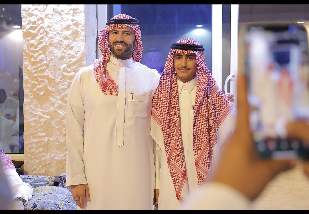 fa86l's tweet photo. تشرفت بلقاء صاحب السمو الملكي الأمير عبدالله بن سلطان بن ناصر آل سعود، لحظة أعتز بها كثيرًا❤️❤️"
#عبدالله_بن_سلطان_بن_ناصر_بن_عبدالعزيز 
#فيصل_أمير_الهادب

@ASNA_20 https://t.co/mQMwN6gHGx