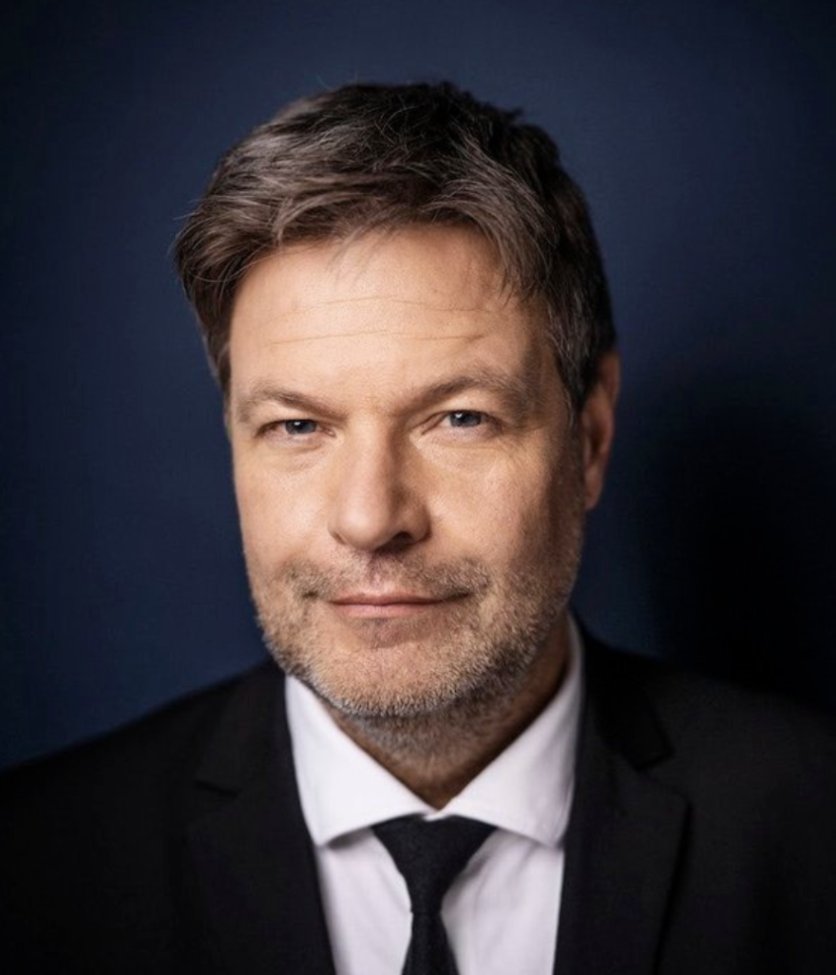Moin,
in der #CDU/#CSU fragen sich nun viele, wie kann es sein, dass "der schlechteste #Wirtschaftsminister aller Zeiten" einen Ruf an eine der renommiertesten US-Universitäten (#Berkeley) bekommt.

In diesem Sinne schöne Feiertage und Robert #Habeck alles Gute.