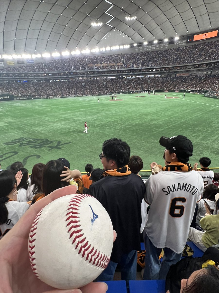 めちゃめちゃ映像写ってて恥ずいけど、陸のHR素手キャッチしました！
こんな経験人生でほぼ無いだろうから嬉しすぎ