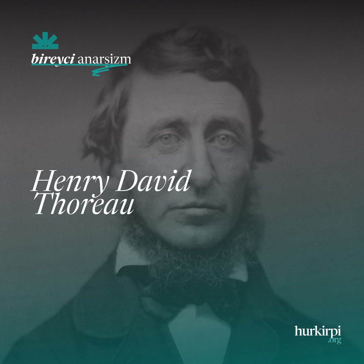 hurkirpiX's tweet photo. Bireyci Anarşizm Serisi

📌Henry David Thoreau (1817-1862)

Bireyci Anarşizmin Temelleri

Anarşizm, merkezi otoriteyi reddeden, bireysel özgürlüğü ve toplumsal dayanışmayı önceleyen çok yönlü bir siyasal ve felsefi düşünce sistemidir. Anarşizm kendi içinde farklı kollara ayrılır. Bu kollar arasında bireyci anarşizm, bireysel özgürlüğü merkeze alarak devlete, zorunlu kolektif yapılara ve toplumsal dayatmalara eleştirel bir gözle bakar. Bu düşünsel akım, bireyin vicdanına, ahlaki muhakemesine ve özerkliğine özel bir vurgu yapar.

Bireyci anarşizm, bireyi sadece toplumsal bir varlık olarak değil, aynı zamanda kendi başına anlamlı, ahlaki kararlar verebilen ve kendi hayatını şekillendirme hakkına sahip bir özne olarak kabul eder. Bu yüzden bireyci anarşistler için bireyin devletin yasalarına uymak gibi bir zorunluluğu yoktur; birey, kendi vicdanının sesini takip etmekle yükümlüdür.