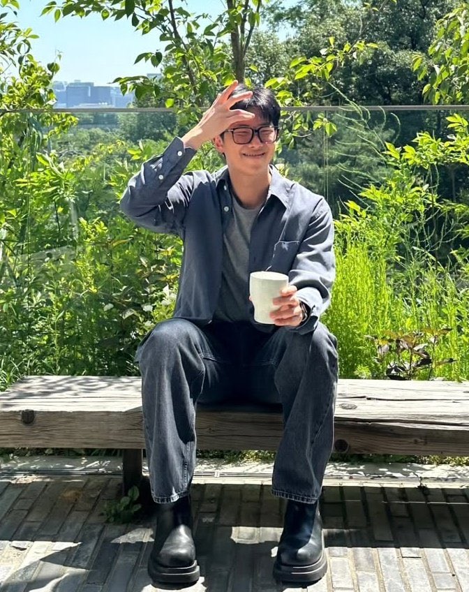 thvchapters's tweet photo. the most boyfriend coded pictures to ever exist https://t.co/SOuJFE7Wz3