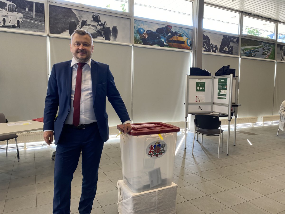 Ģirts Lapiņš 🇱🇻 🇺🇦 (@lapinsgirts) on Twitter photo Nobalsoju.
Par Nacionālo apvienību, par latviskām vērtībām, par apkaimju attīstību, par <a href="/EdvardsRatnieks/">Edvards Ratnieks</a> kā nākamo Rīgas mēru. Nobalsoju.
Par Nacionālo apvienību, par latviskām vērtībām, par apkaimju attīstību, par <a href="/EdvardsRatnieks/">Edvards Ratnieks</a> kā nākamo Rīgas mēru.