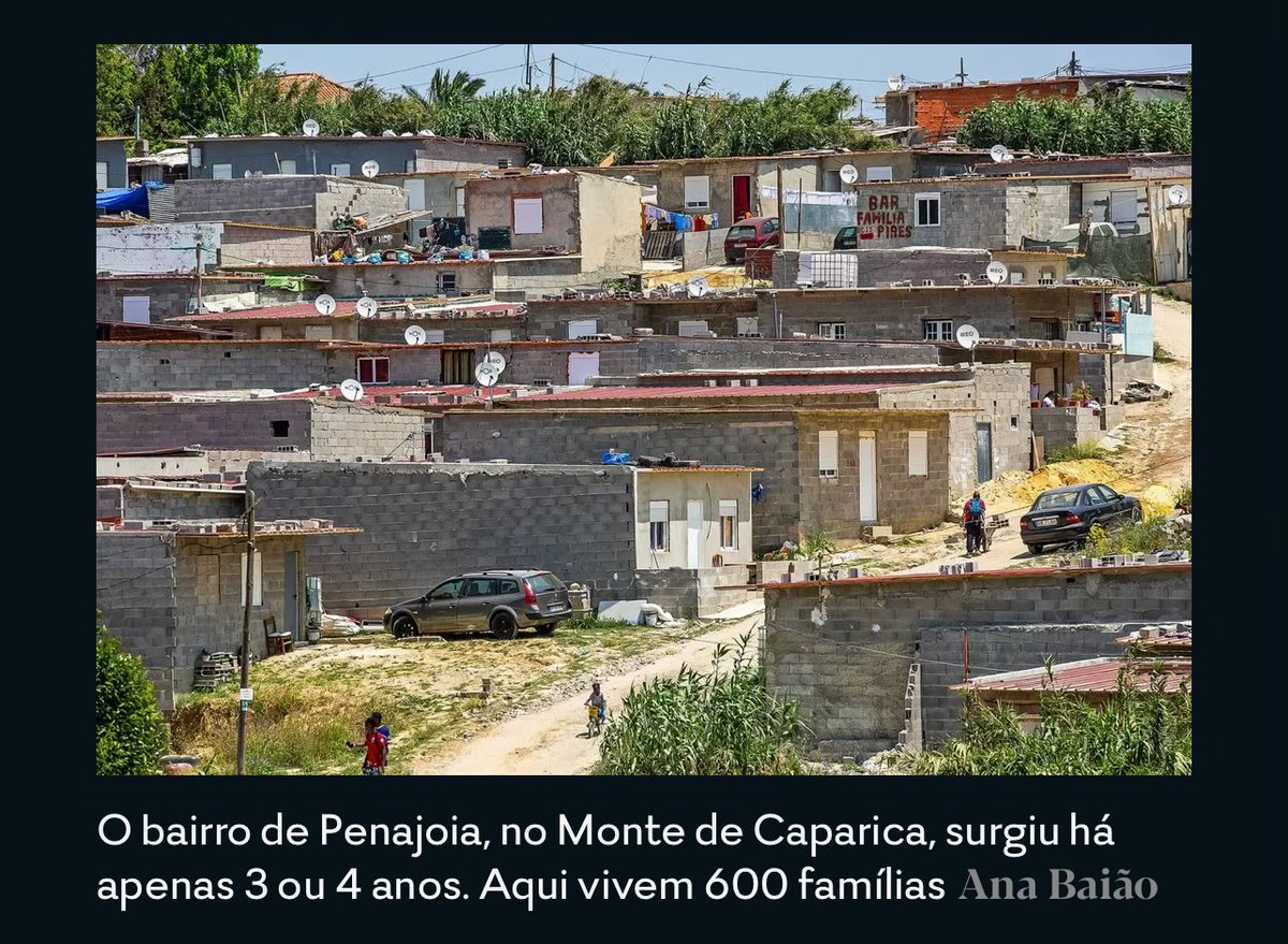 Óptimo trabalho no Expresso de Joana Pereira Bastos e Raquel Moleiro, com fotografias de Ana Baião, sobre a expansão dos bairros de barracas em Almada, Loures e outros concelhos da AML. A composição sócio-económica da população que lá vive mostra bem o ponto a que chegámos.