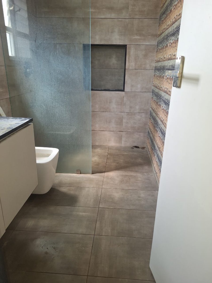 Looking for a 3rd flatmate for our amazing 3BHK in Indiranagar — walkable from 21st Amendment &amp; Bob’s Bar!

You’ll get a huge room with:
✅ Attached washroom
✅ Queen bed
✅ AC
✅ Tons of storage
✅ Modern fittings

Gated apt with lift, power backup &amp; 2 parking spots